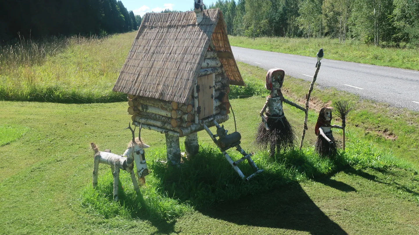 Postitee äärde kerkinud nõiamaja