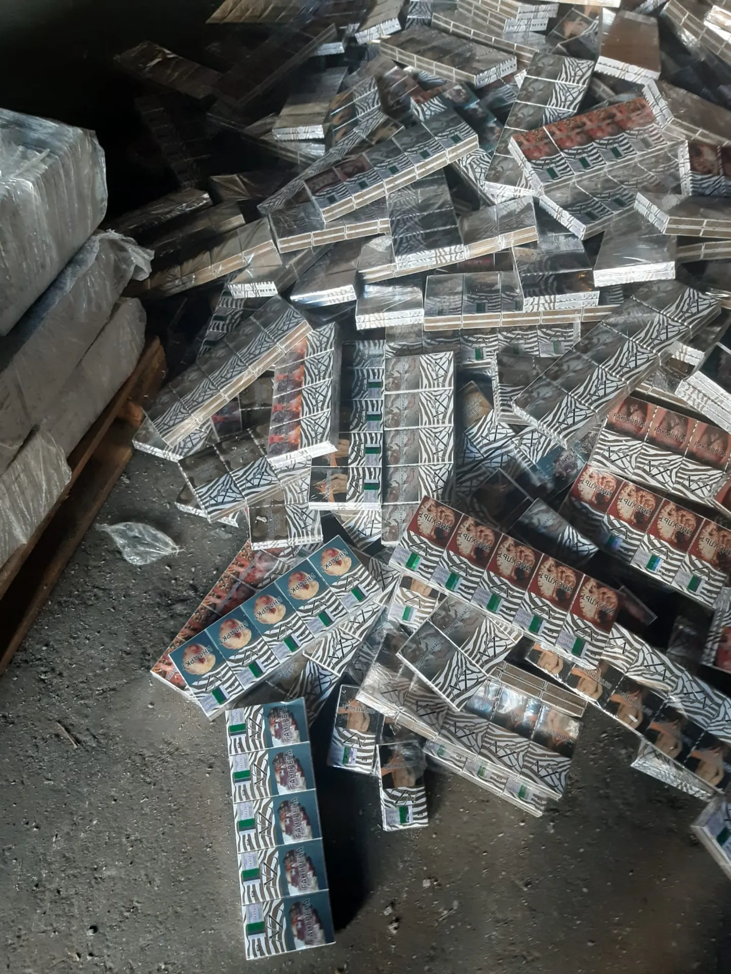 Kontrabandas cigaretes. Ilustratīvs attēls.