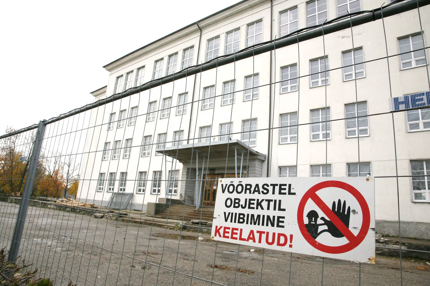 Ülejõe gümnaasiumi remont on paar nädalat graafikust maas.