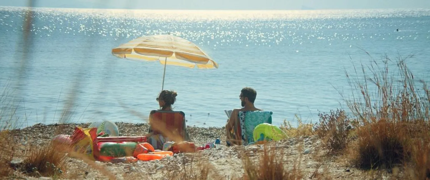 Konstantinos Antonopoulose film «Postcards from the End of the World» linastub viiresevastasel veebifestivalil.