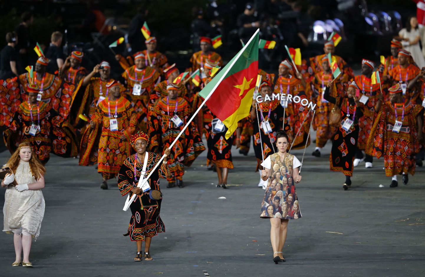 Делегация Камеруна на открытии Олимпиады.