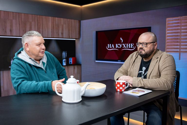 Вадим Штепа и Ян Левченко на кухне Rus.Postimees.