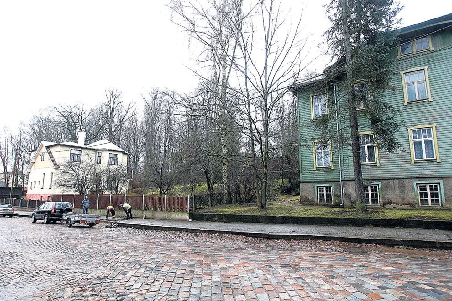 Karlova miljööväärtuslikus hoonestusalas on kadumas tühi koht rahulikul Pargi tänaval.