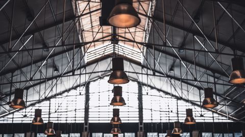 V Daugavpilsu pridržali moška zaradi kraje in požiga angarja