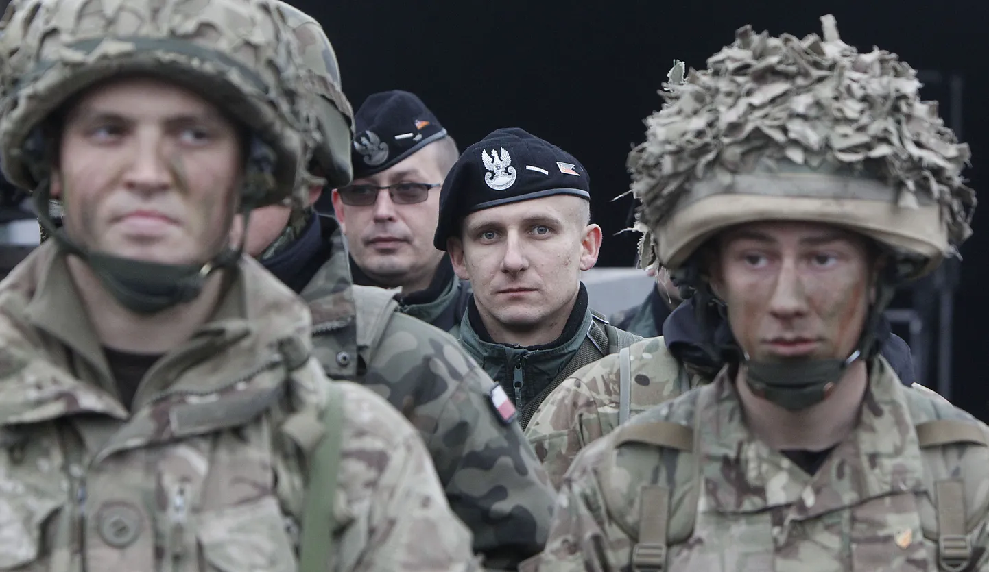 Poola ja Briti sõdurid koos Poola sõjabaasis harjutusi läbi viimas novembri lõpus.