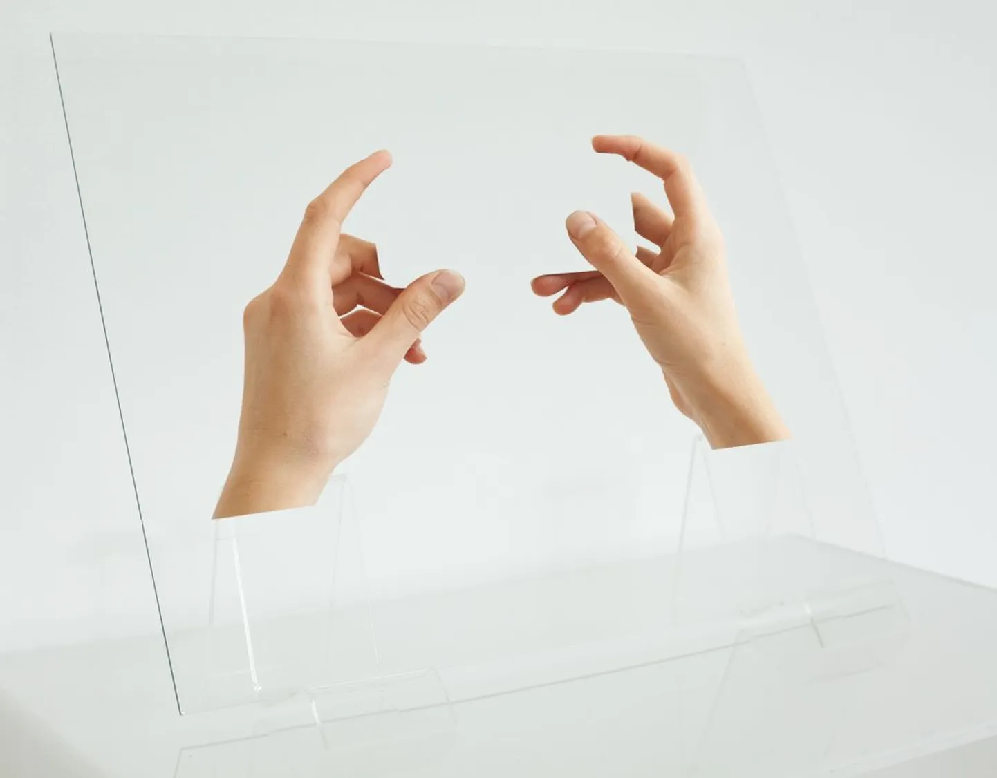 Vaade teosele «Distorted Hands», Kristina Õllek, 2017