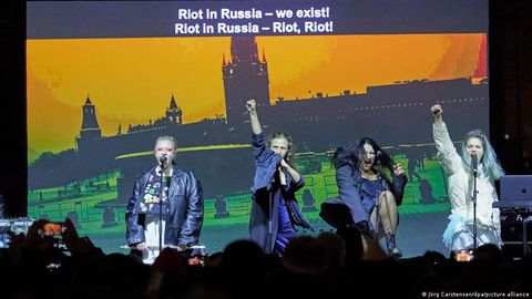 Панк-группу Pussy Riot в России признали экстремистской организацией