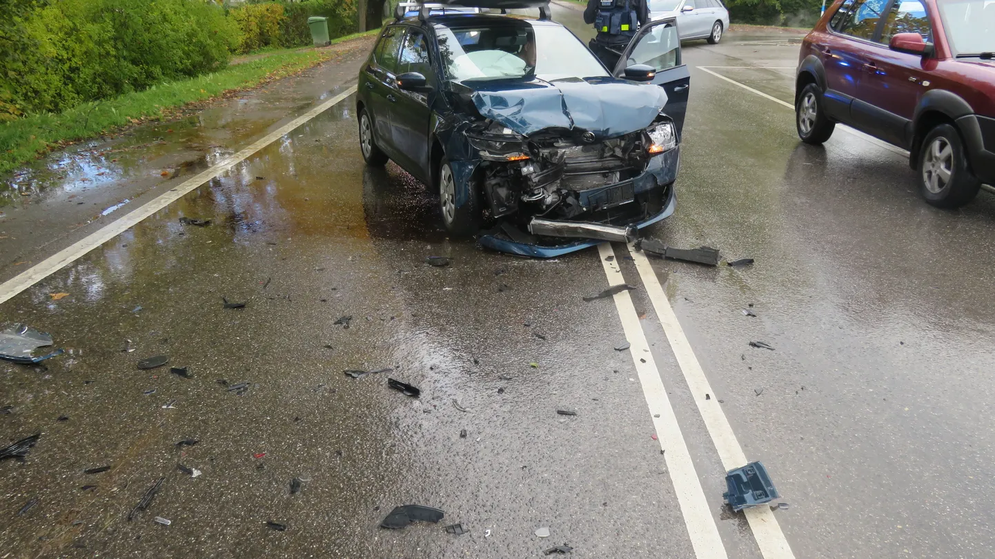 Õnnetusse sattunud sõiduauto Škoda. Pilt on illustratiivne.