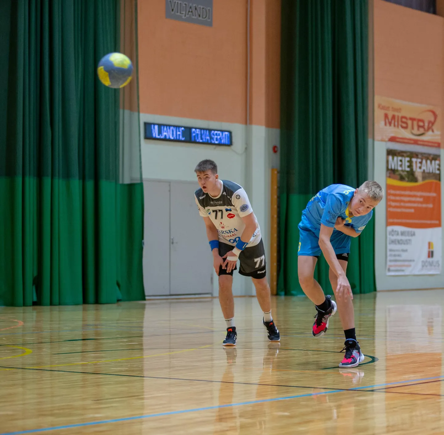 Viljandi HC esindusmeeskonda kuuluv Hendrik Koks mängib ka esiliigas heitlevas Viljandi Spordikooli meeskonnas. Reedel oli ta ka kõige resultatiivsem mängija.