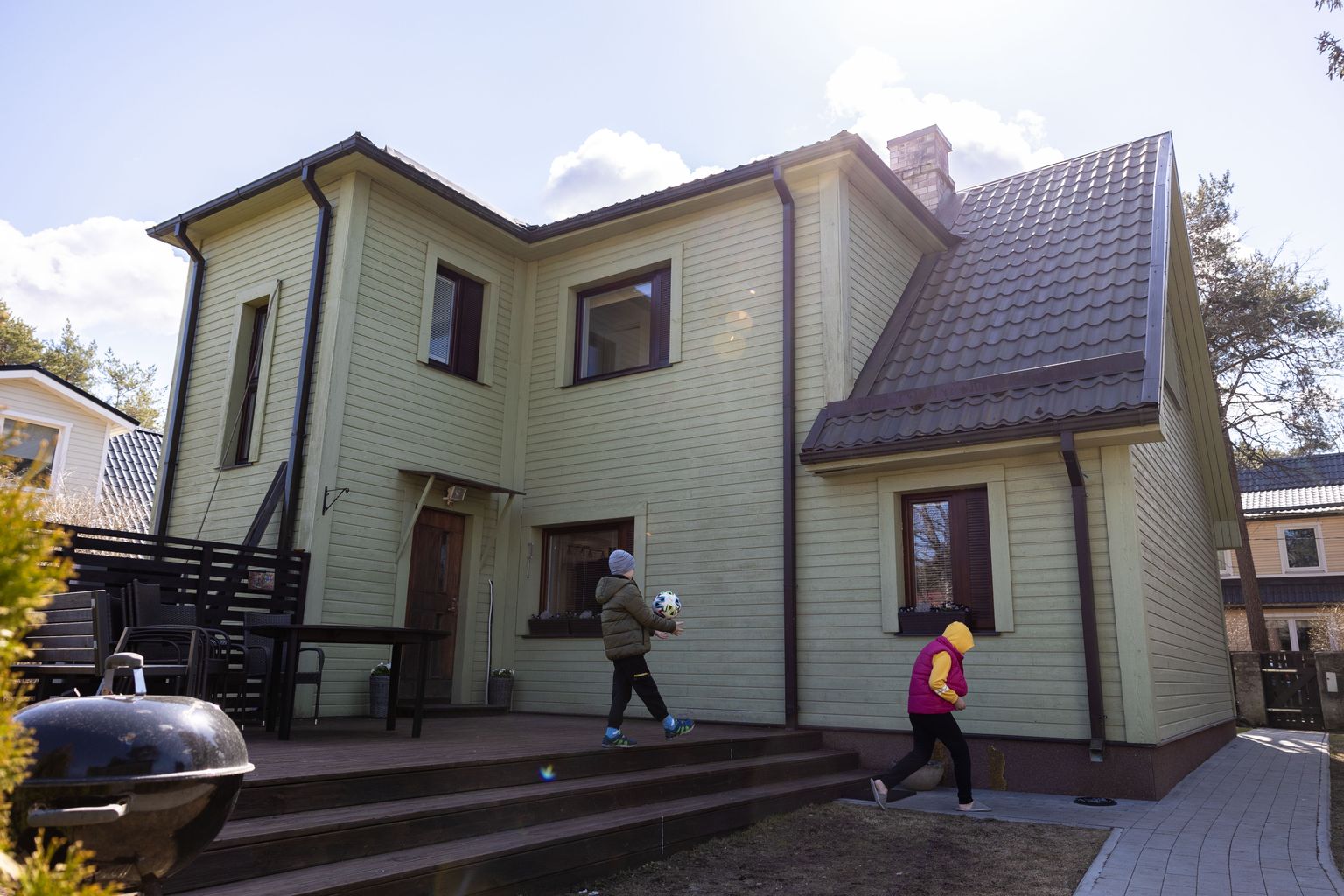 Maja, mille Andrus Kask kahe Ukraina põgeniku pere kasutusse andis, küsimata selle eest põgenikelt sentigi.
