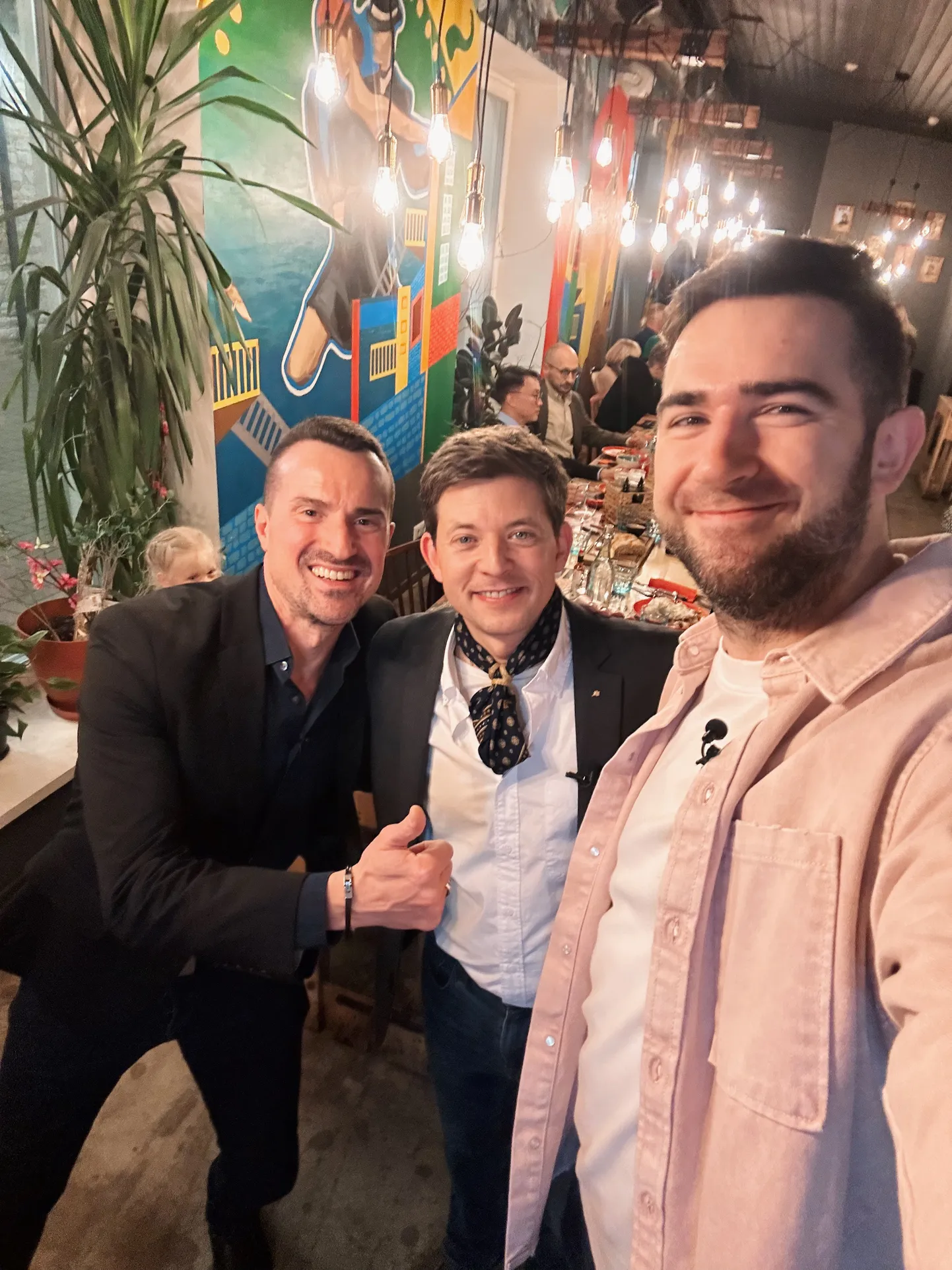 Angelo ja Filipe koos saatejuht Robert Rooliga.