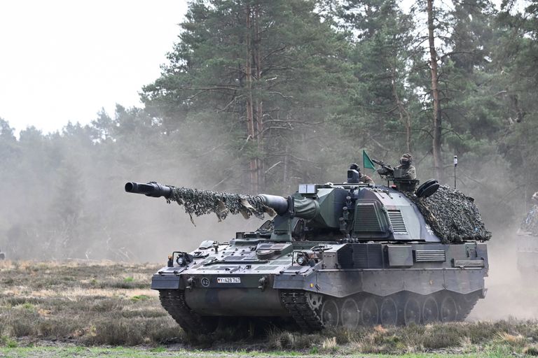 Saksa 155 mm Panzerhaubitze 2000 õppustel Münsteris Saksamaal.