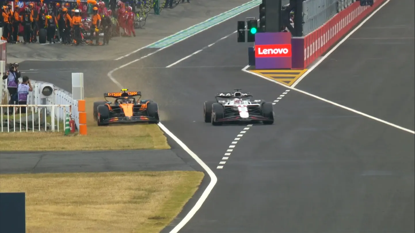 Max Verstappen (paremal) näitas Lando Norrisele koha kätte.