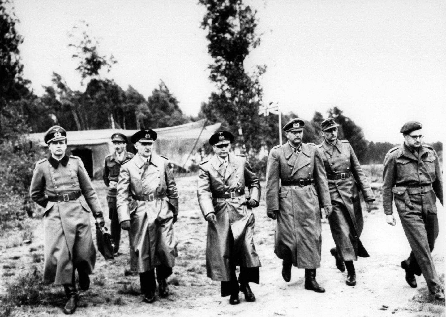 Солдаты вермахта после капитуляции.
