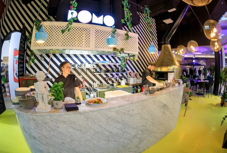 Pomo restoran T1 kaubanduskeskuses.
