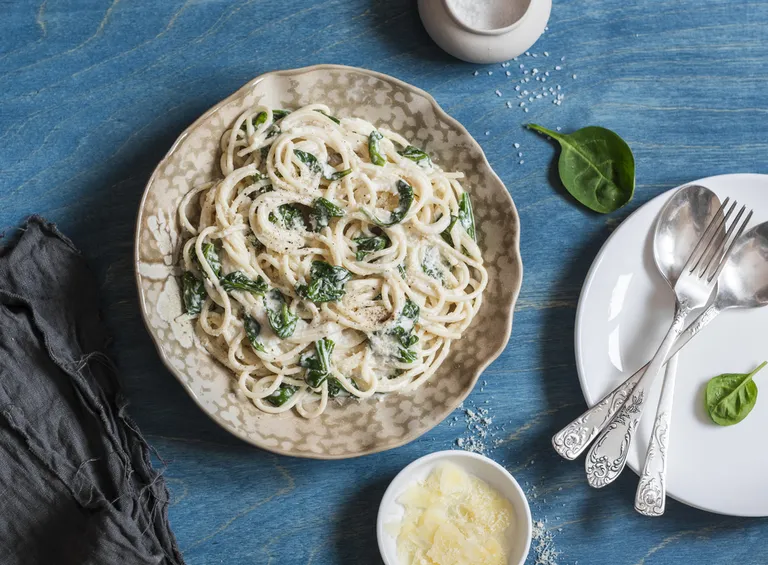 Spinati-juustupasta.