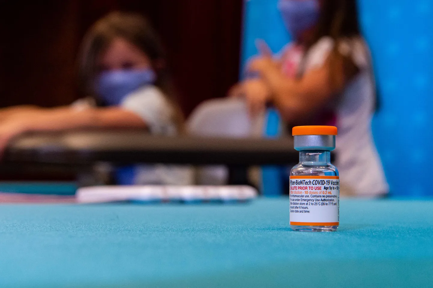 Laste kaitsepookimiseks mõeldud Pfizer/BioNTechi koroonavaktsiini viaal.