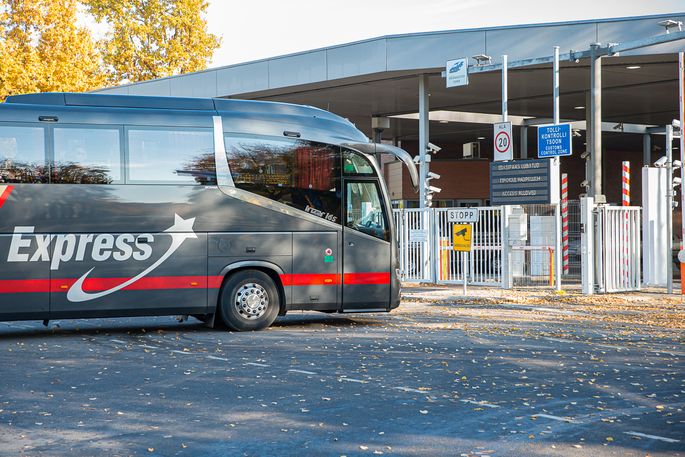 Lux Express: судьба автобусной линии Таллинн - Санкт-Петербург пока не  определена