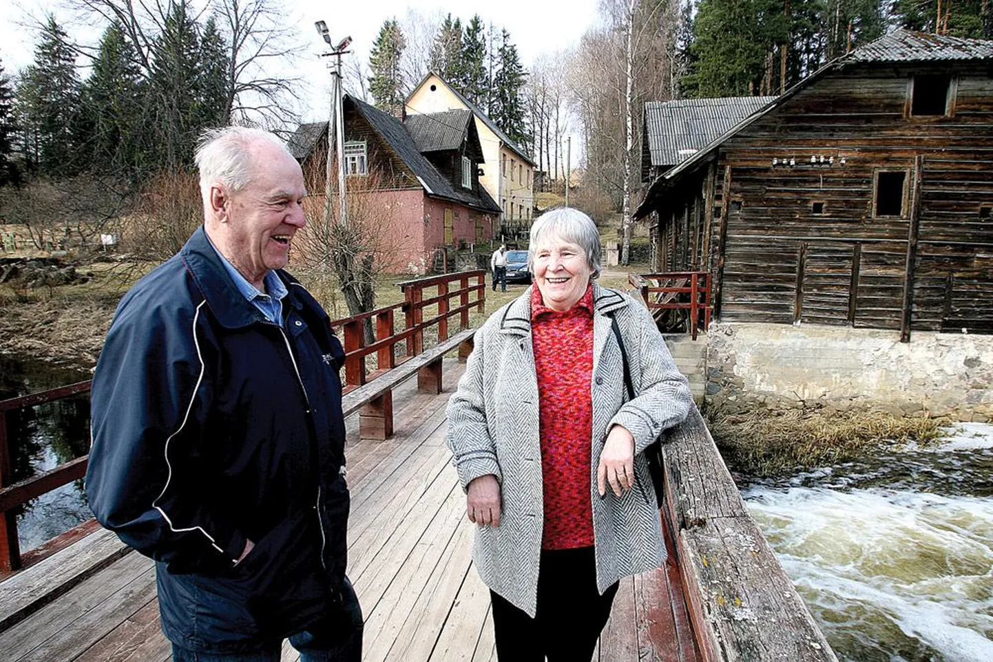 Peedu vesiveski omanikud Anne-Lia Kivari ja Ülo Kaarna jutustavad ridamisi lugusid sellest, kuidas nad oma isa Jaani veskis aitasid ja mis mänge mängisid, kui nad alles lapsed olid.