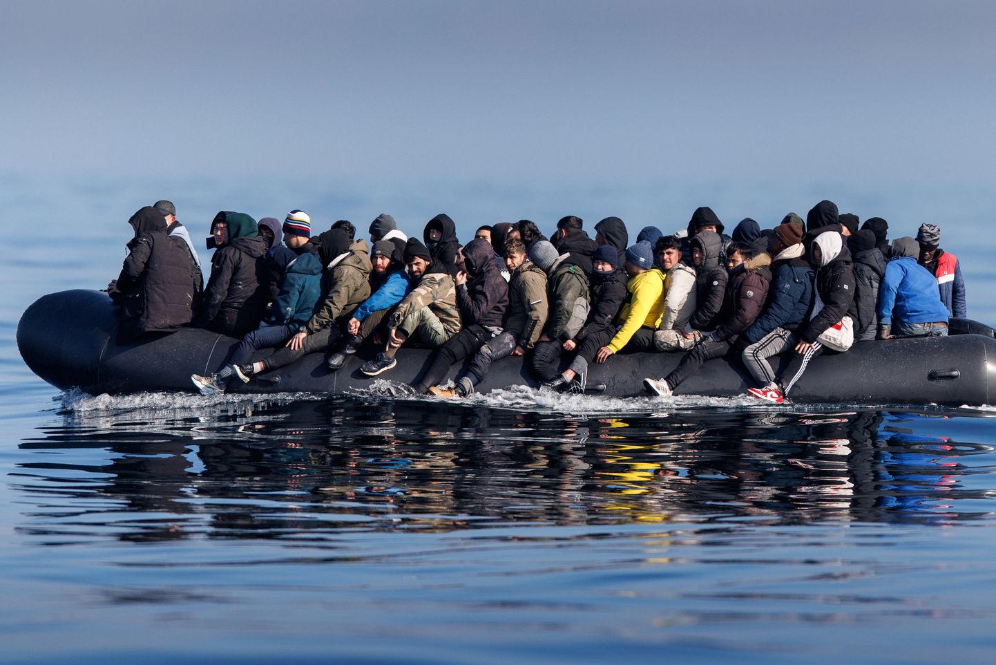 Umbes 60 migranti ületamas 6. märtsil paadiga La Manche'i väina.