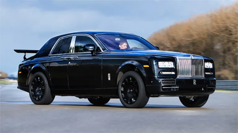 Šādi izskatījās agrīnie Rolls-Royce Cullinan prototips