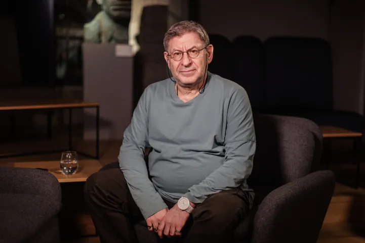 «СКАЖИТЕ ТРИ СЛОВА!» Михаил Лабковский в Таллинне поддержал учителей и ...