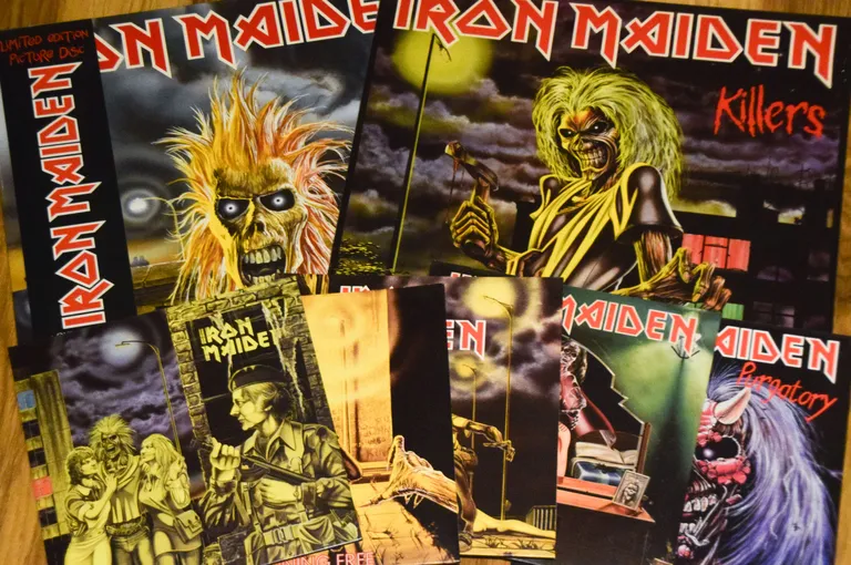 Iron Maideni kahel esimesel plaadil laulnud Paul Di'Anno asendati 1981. aastal Bruce Dickinsoniga.