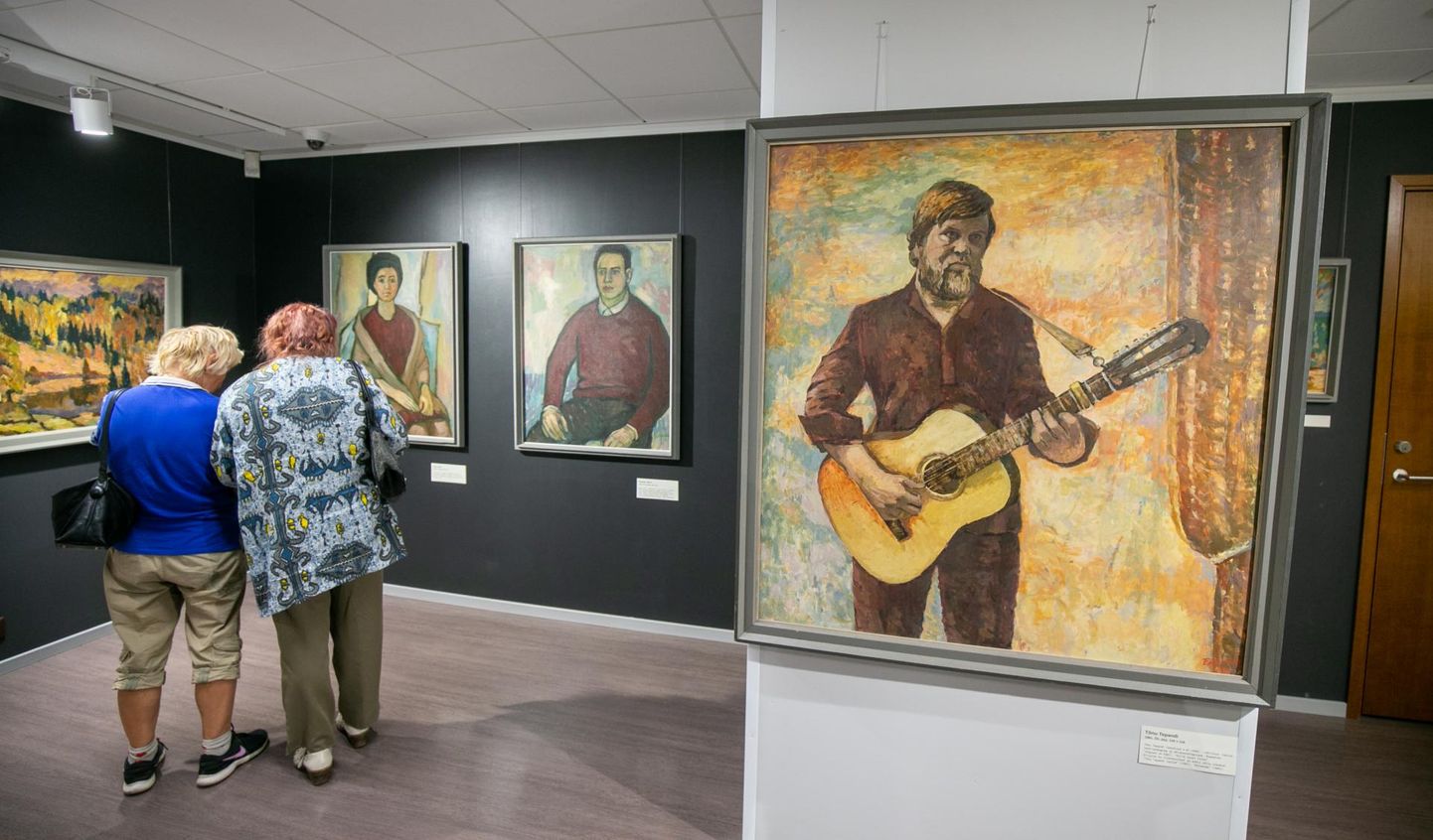 Erich Arraku portreteeritute hulgas on näitleja Tõnu Tepandi kitarriga. Maal on valminud aastal 1981.