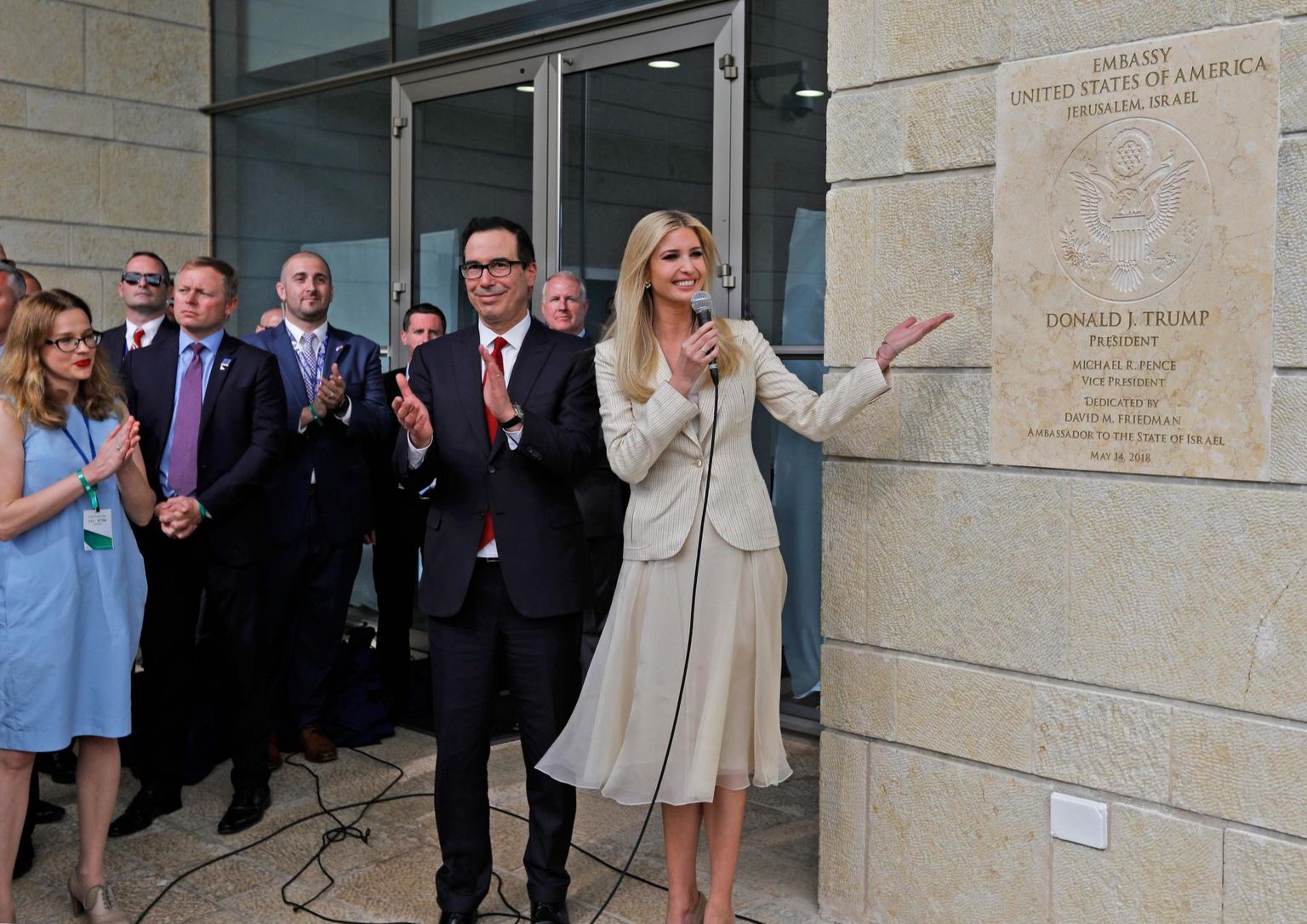 Ivanka Trump (paremal) ja Donald Trumpi valitsuse rahandusminister Steve Mnuchin avamas USA saatkonda Jeruusalemmas 2018. aastal.