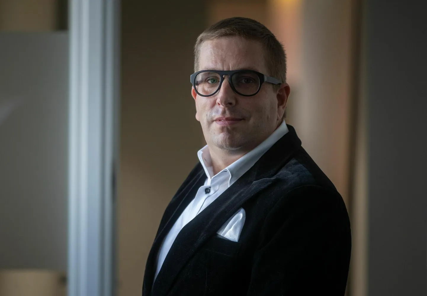 Peeter Koppeli sõnul on terves läänemaailmas olnud juhtimiskvaliteet majanduspoliitika osas väga pika aja jooksul väga halb ja nüüd on kätte jõudnud pill, mis pika ilu peale tuli.