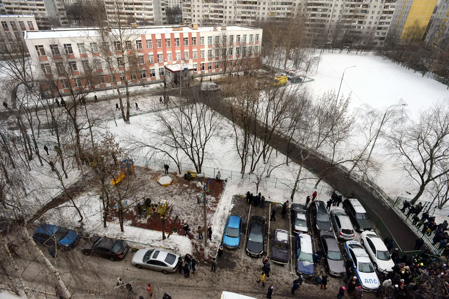 Moskva keskkool nr 263, kus oma kooli õpilane avas isalt võetud relvaga tule.