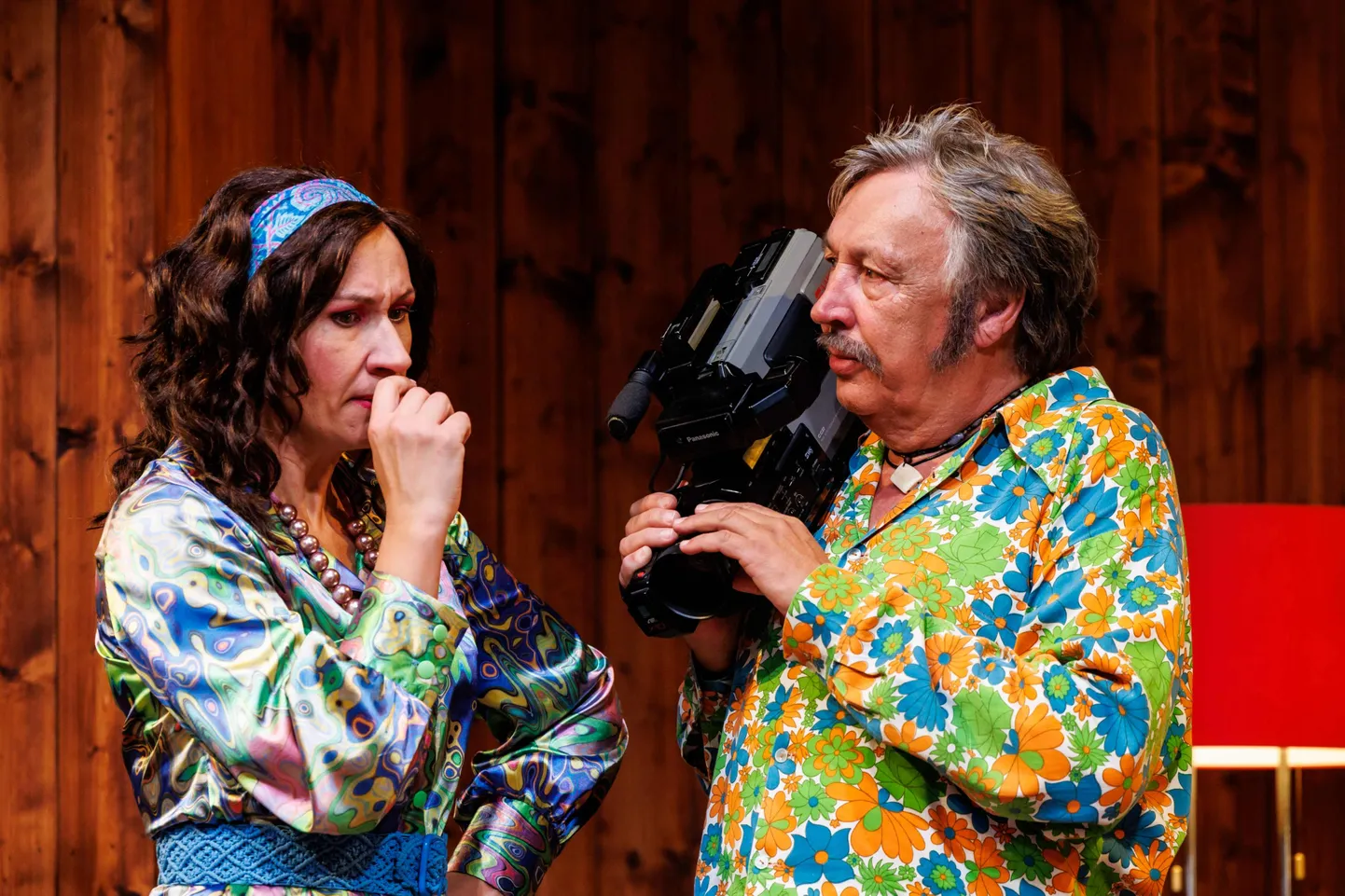Rakvere Teatri lavastus „Vallatud võtted”.