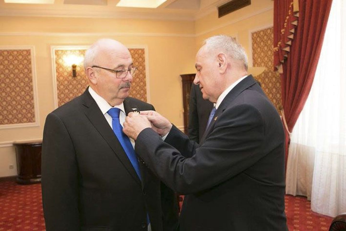 Augusti lõpus kinnitas Moldova president Nicolae Timofti Einar Vallbaumi rinda kõrge autasu - Ordinul de Onorae.