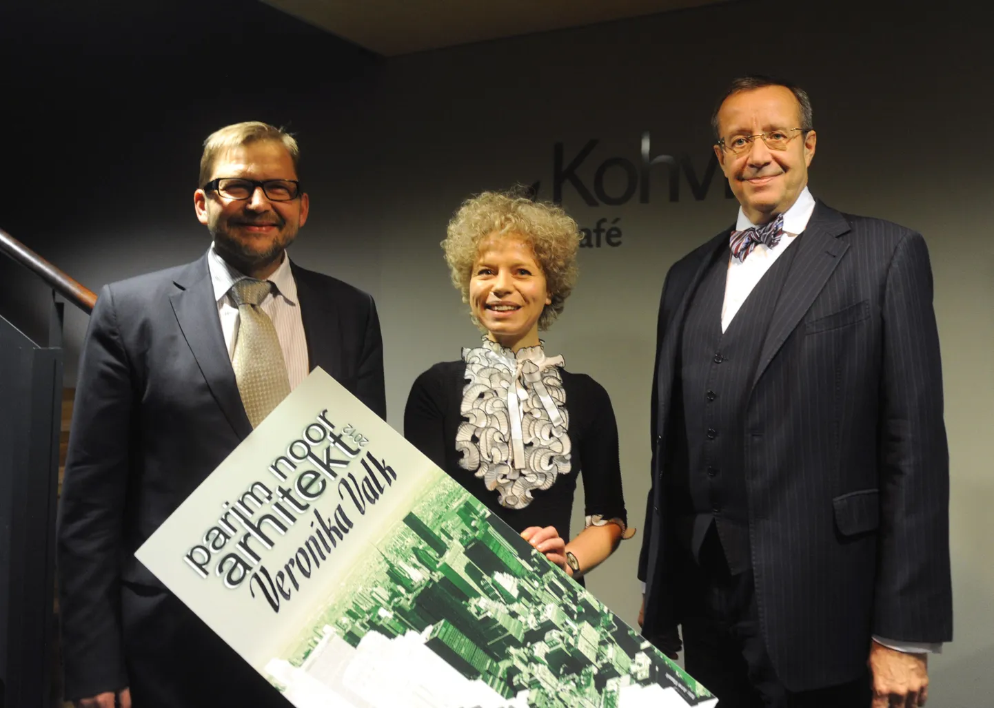 President Ilves andis Veronika Valgule noore arhitekti preemia.