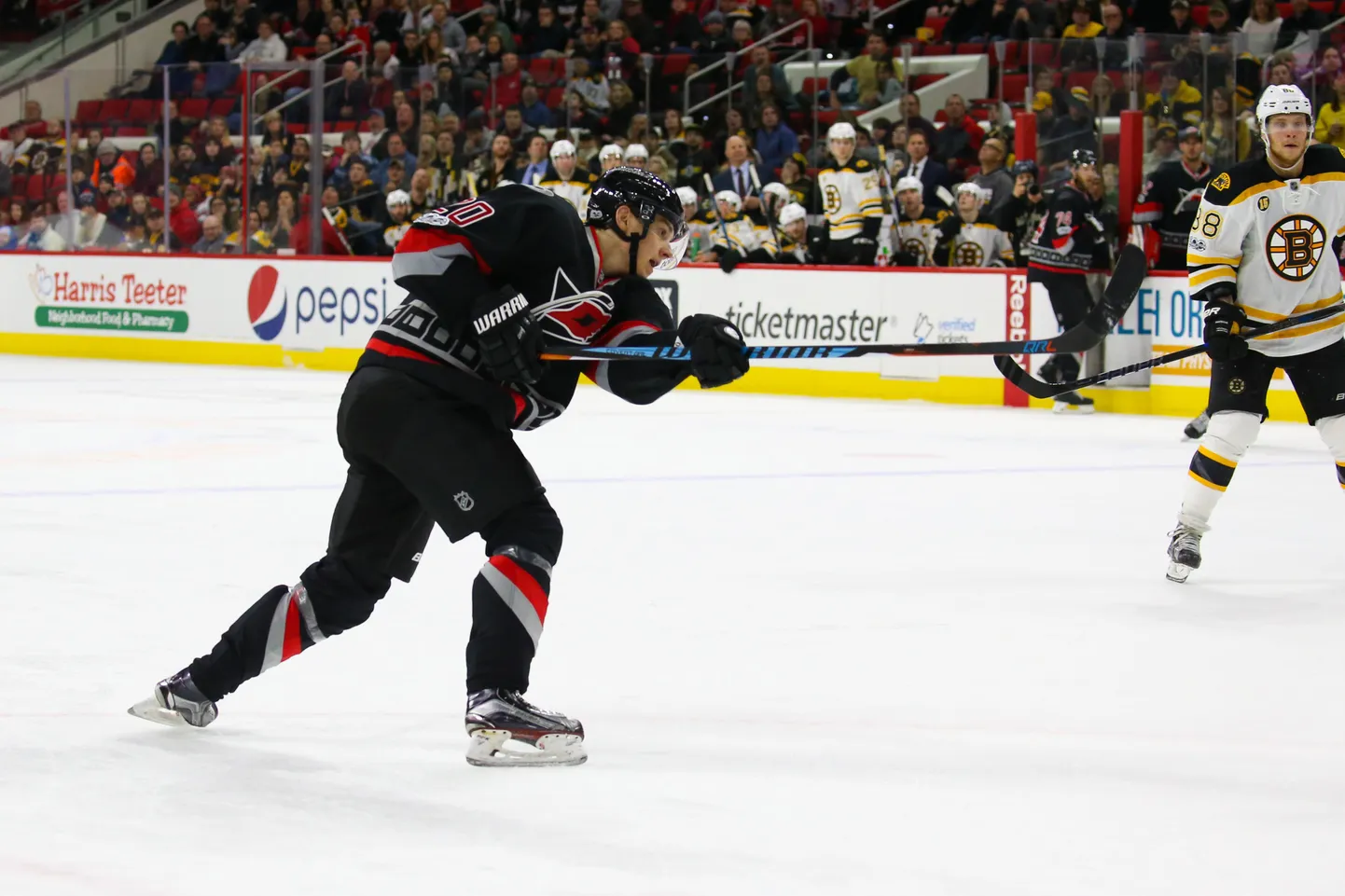Sebastian Aho võiduväravat löömas.