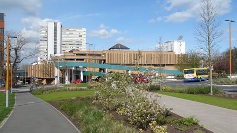 Pojal teismelise tüdruku vägistamist varjata aidanud Briti poliitik mõisteti kohtus süüdi