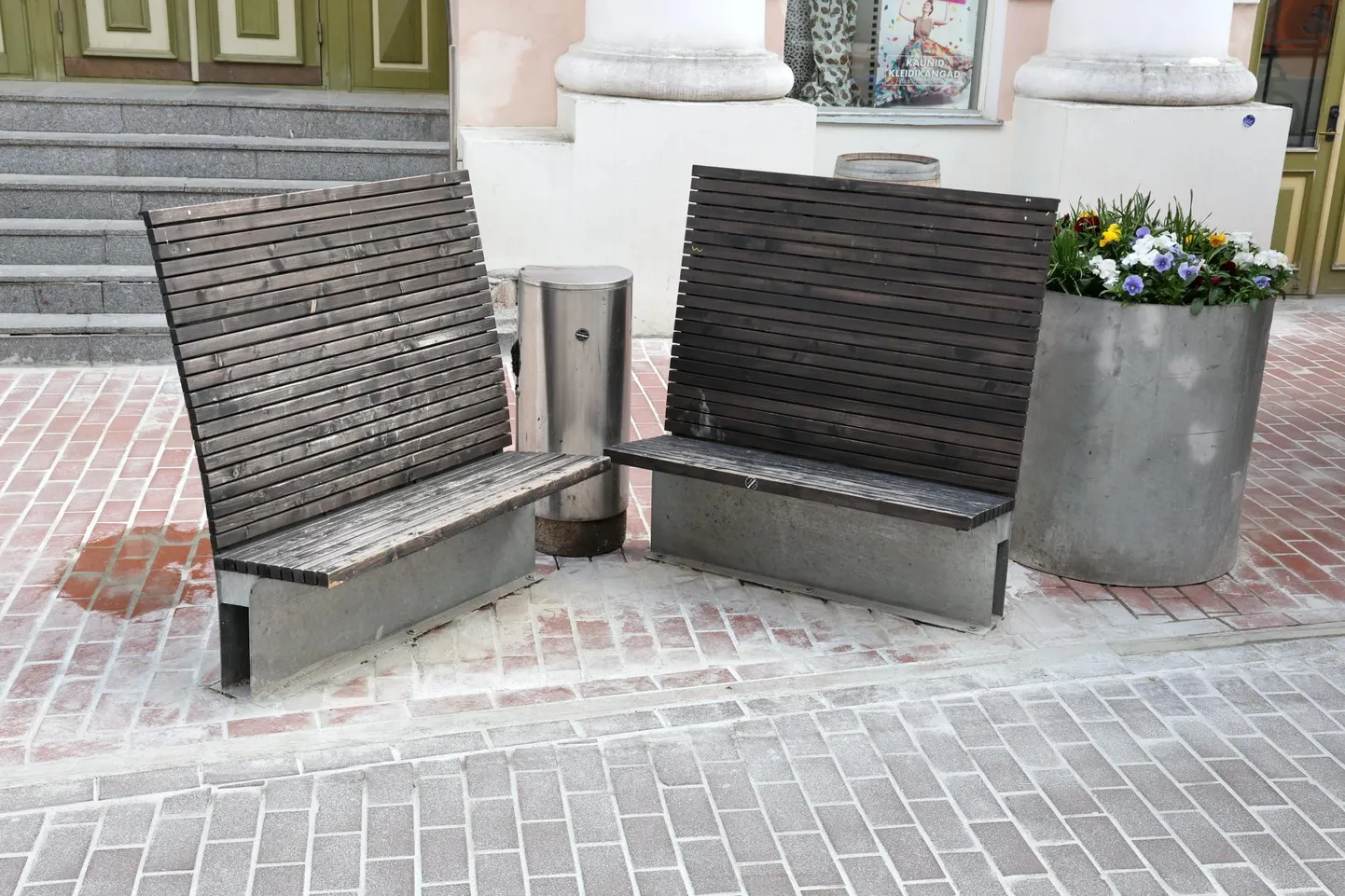 Sel kuul parandati Rüütli tänavat Gildi ja Munga tänava vahelisel lõigul. Praegu on uuel sillutisel palju vuugisegu jääke.