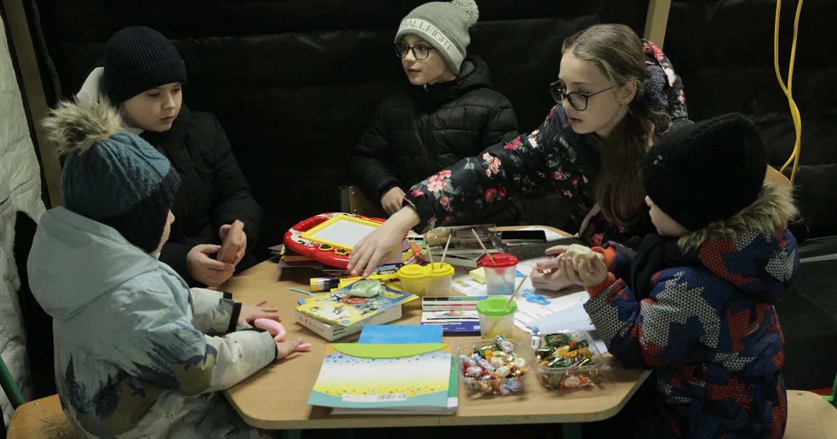 Venemaa õhurünnakutest tingitud elektripuuduse tõttu on täna õhtuse seisuga Kiievis elektrita 610 000 tarbijat, teatas kolmapäeval energiaminister Denõss Šmõhal