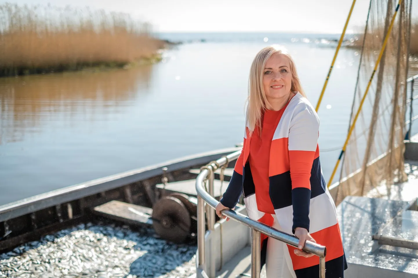 Pärnu linna Lindi sadamast on MTÜ Liivi Lahe Kalanduskogu tegevjuht Esta Tamm käinud kaluritega merel ja imetlenud päikese­tõuse, seepärast oli ta ühel räimehommikulgi selle kaluriküla kail.