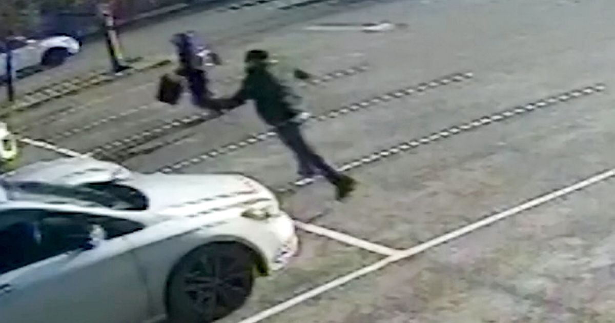 Rabavad kaadrid haamriga pätist, kes parklas turvameest taga ajab ja rahakastiga kaob