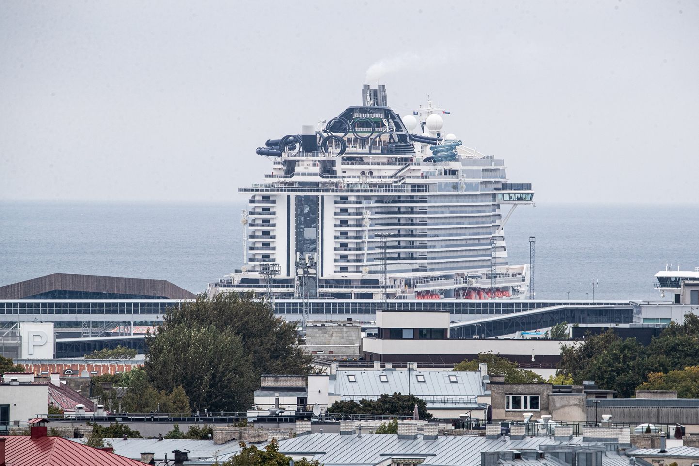 Kruiisilaev MSC Seaview Tallinna sadamas