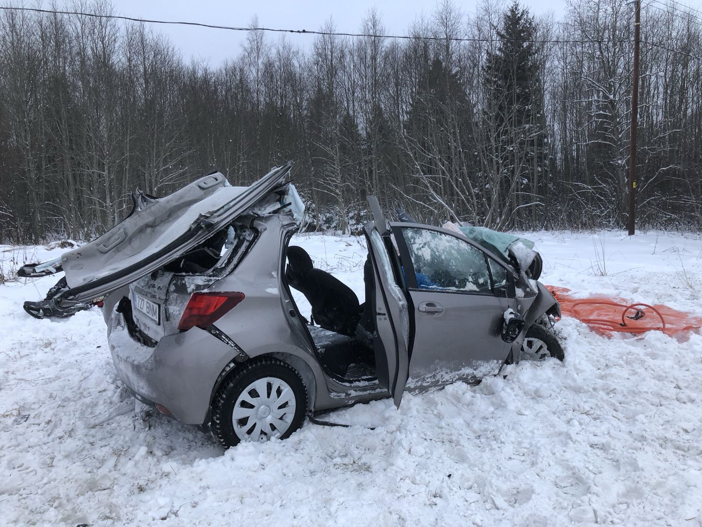 Tallinna-Tartu maanteel hukkus veo- ja sõiduauto laupkokkupõrkes inimene.
