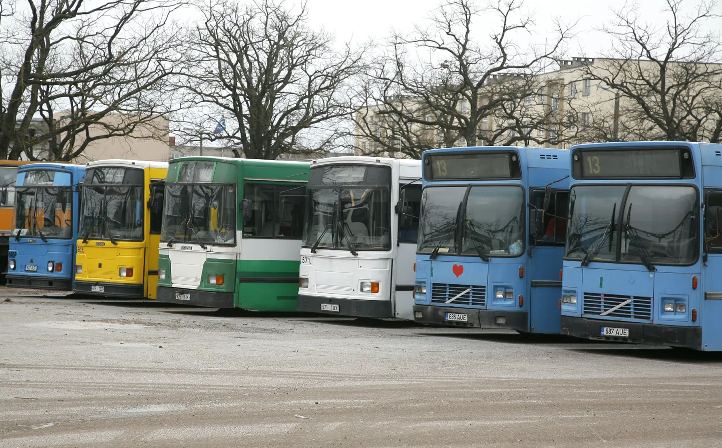 Bussis korda rikkuvaid noorukeid peaks korrale kutsuma kaasreisija.