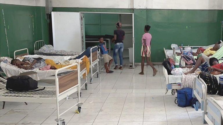 В больнице Порт-о-Пренса создалась особенно тяжелая ситуация.