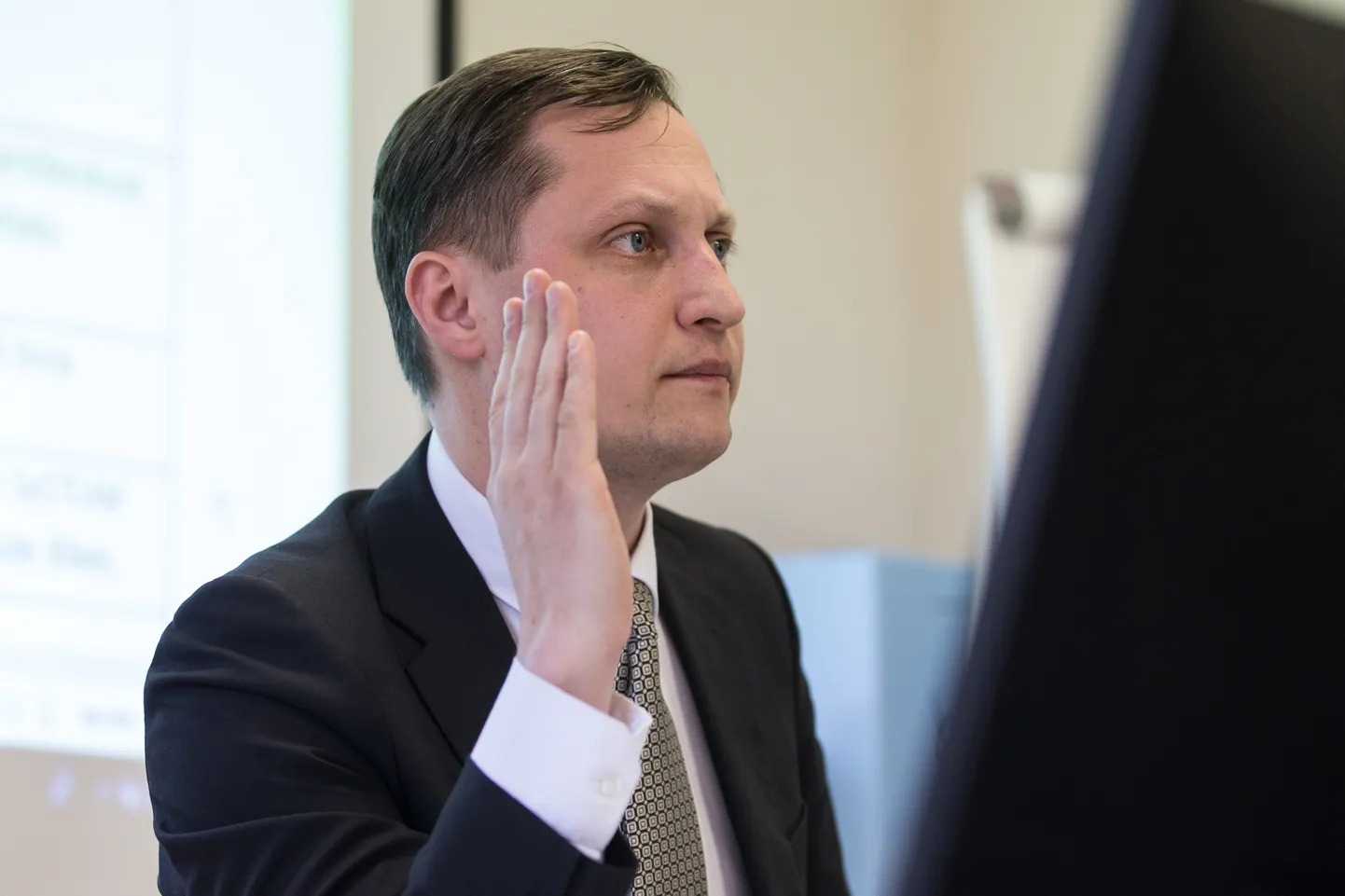 Dmitri Dmitrijev on riigikogu Ida-Virumaa saadikurühma esimees.