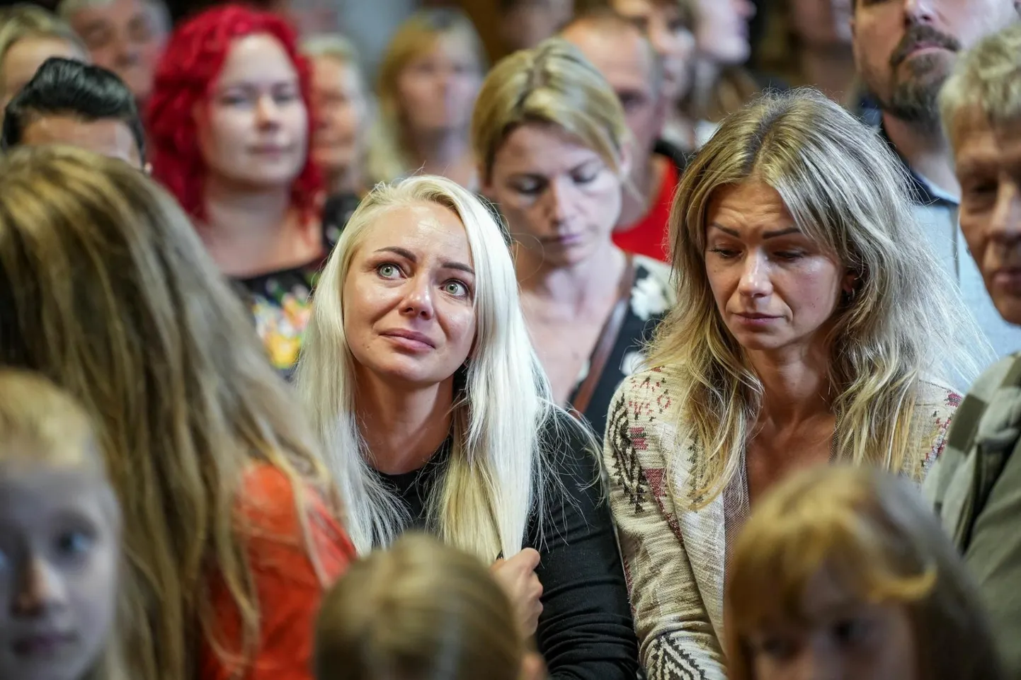 Õpilased ja nende pered kogunesid tarkusepäeval Metsküla koolis hoolimata sellest, et Lääneranna vallavolikogu selle sulgeda otsustas.