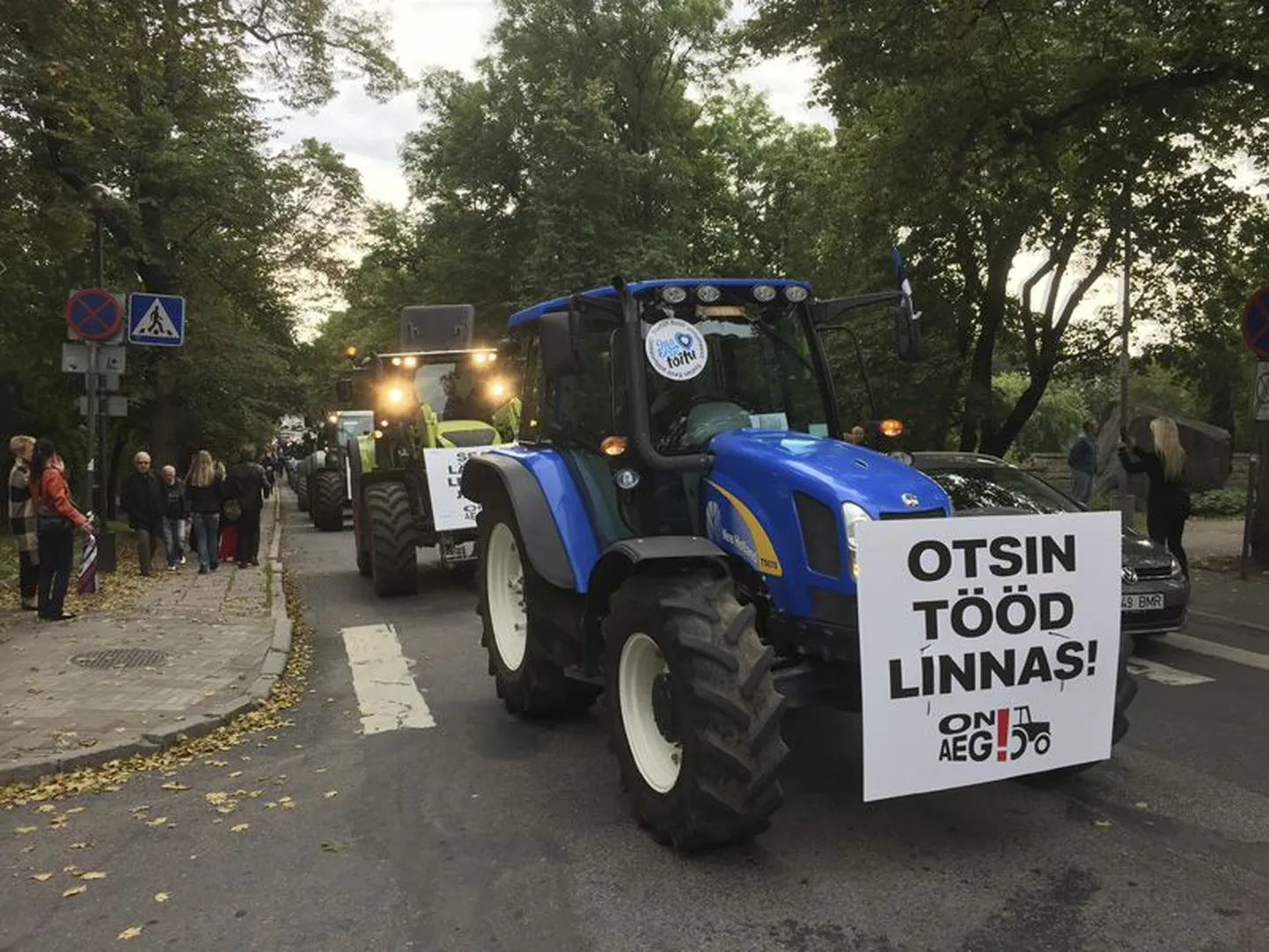 101 traktorit suundus eile Toompeale põllumeeste sõnumit viima.