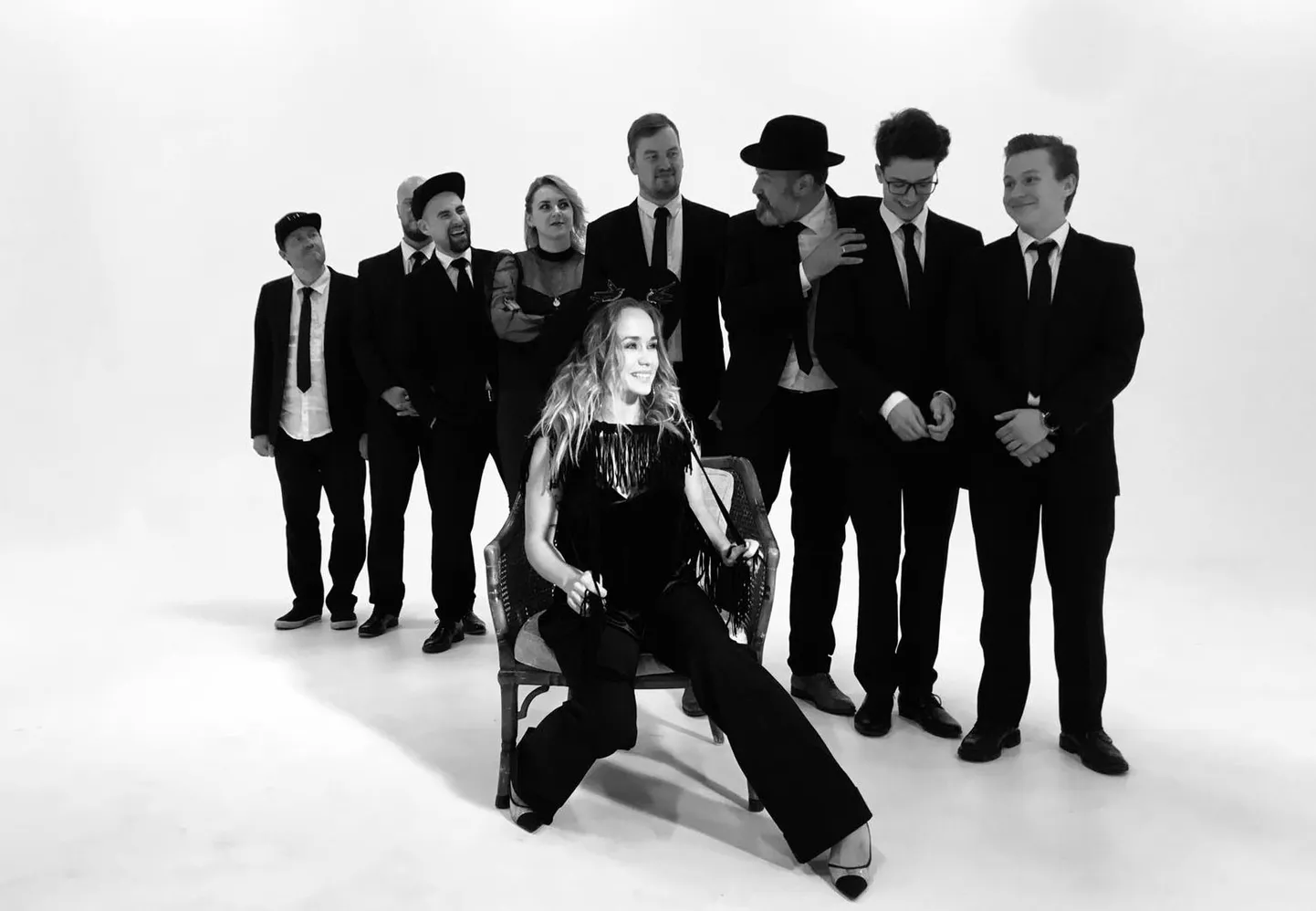 Aija Andrejeva kopā ar "Very Cool People"