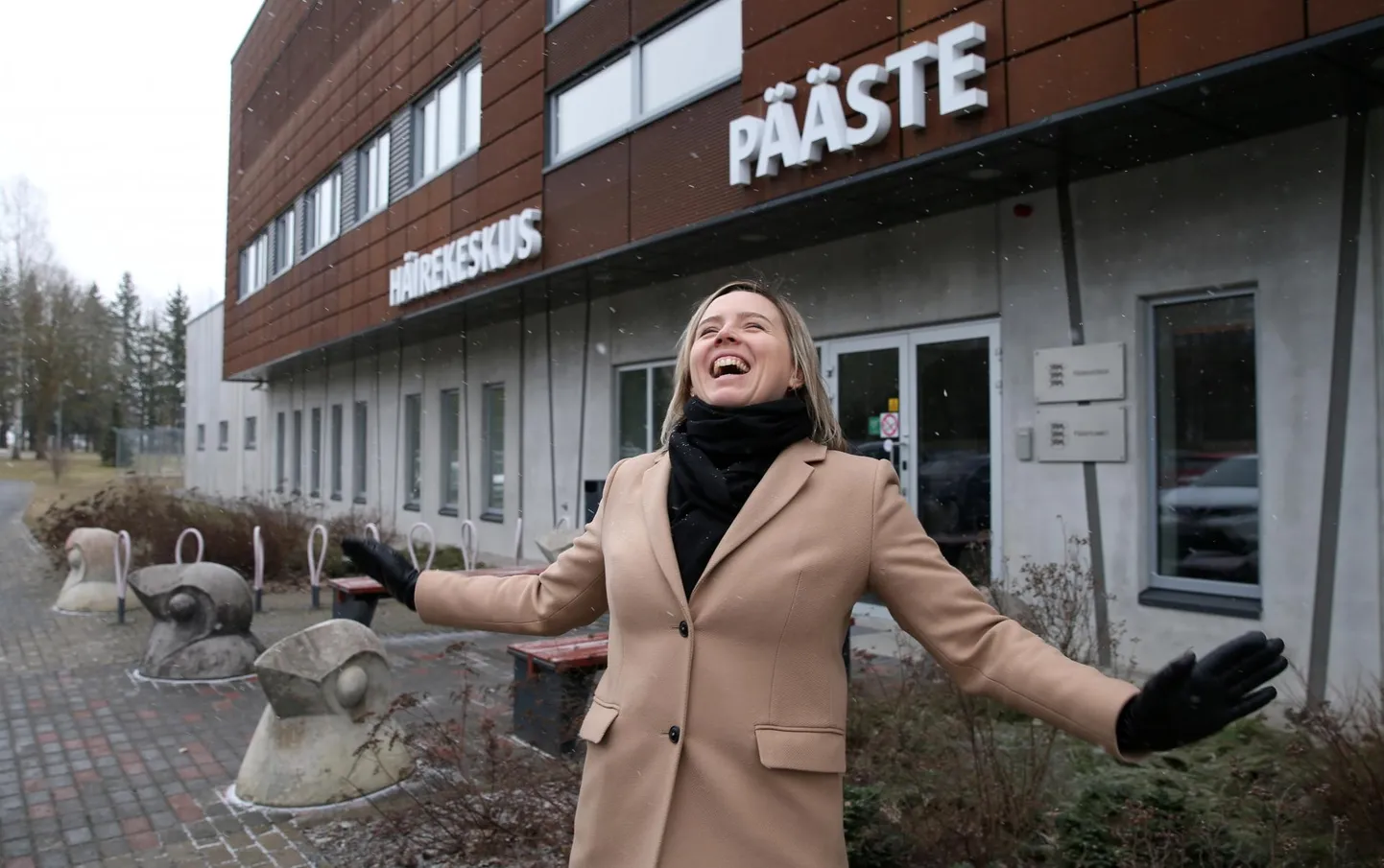 Tagne Tähe sai eile Tartusse saabudes tunda rõõmu selle talve ilmselt viimasest suuremast lumesajust. Suusatamine oli, on ja jääb värske päästekeskuse juhi elu lahutamatuks osaks.