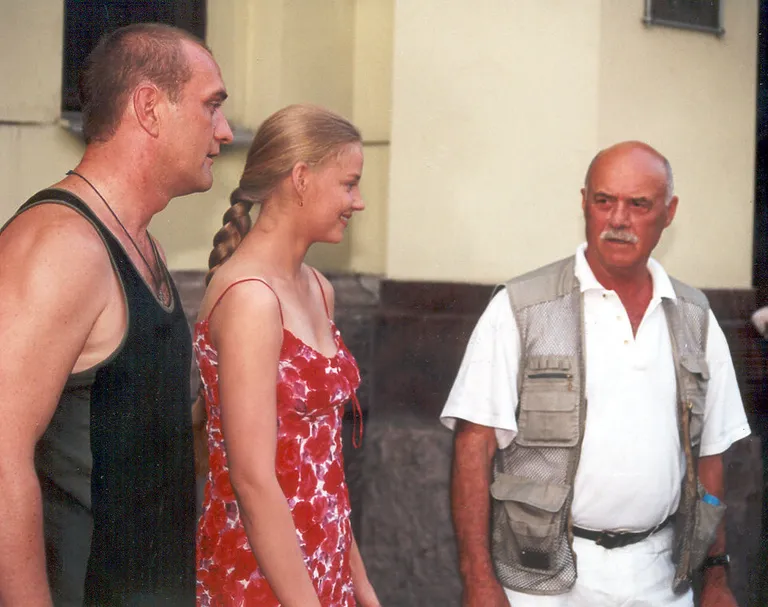 Кадр из фильма «Благословите женщину» 2003